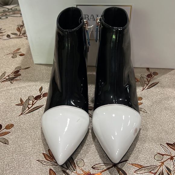 - Balmain Patent Leather Booties - Picture 13 of 13